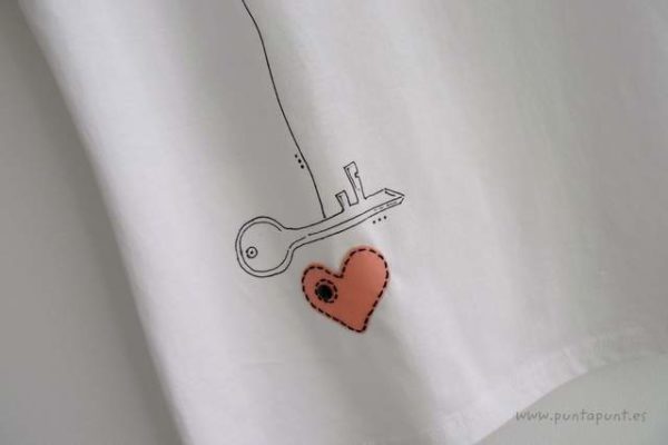 camiseta artesanal donde esta la llave rosa punt a punt 002-001