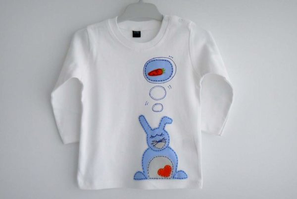 camiseta-personalizada-fieltro-a-mano-artesania-sonando-zanahorias 001