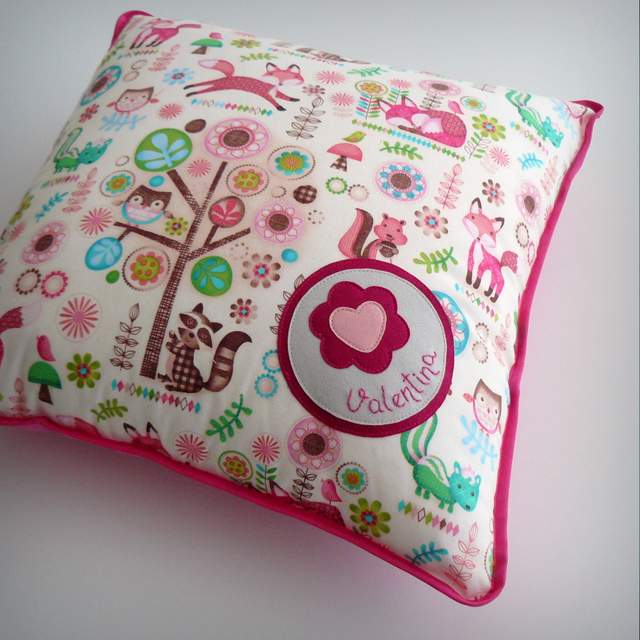 cojin y almohada personalizada para habitación infantil artesanal 001