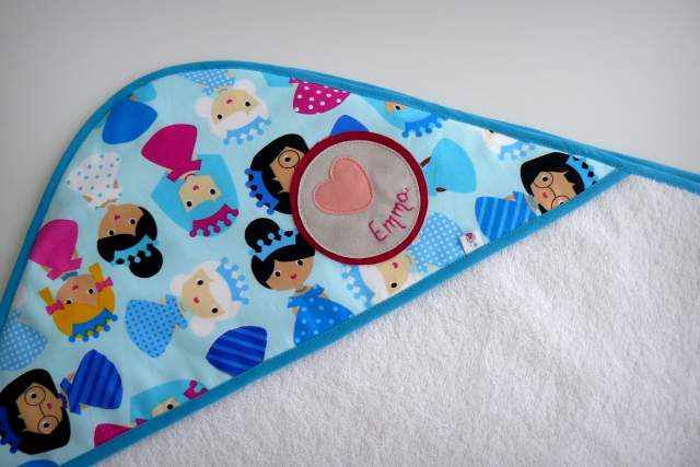 set infantil personalizado bebe capa de ducha cambiador neceser princesas-001