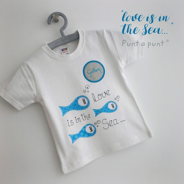 camiseta-artesanal-personalizada-love-is-in-the-sea-punt-a-punt