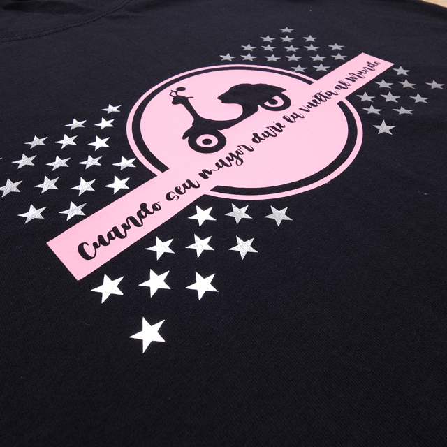 camiseta la vuelta al mundo negra motivo rosa Puntapunt -69